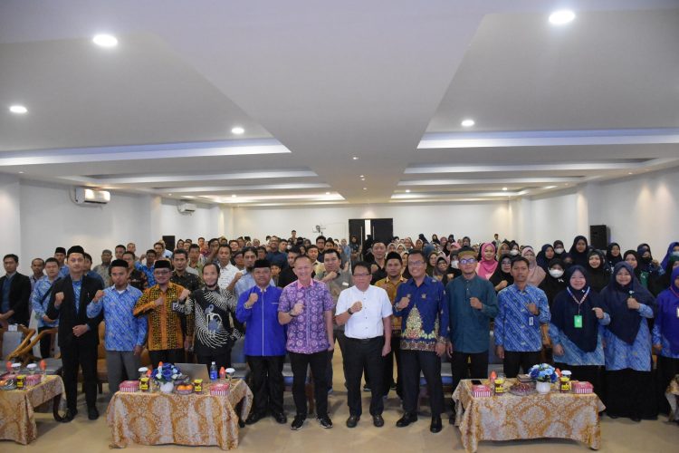 Pj Bupati Kapuas Hadiri Seminar Parenting