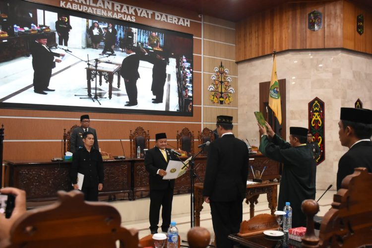 Pj Bupati Hadiri Rapat Paripurna Istimewa dan Pengangkatan PAW Anggota DPRD Kapuas