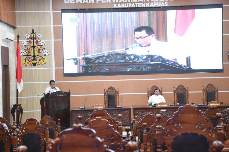 Pj Bupati Kapuas Sampaikan 3 Buah Raperda