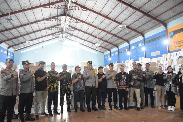 Wakapolda Kalteng Tinjau Kesiapan Logistik Pemilu Kabupaten Kapuas