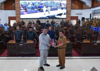 Pj Bupati Kapuas Serahkan Laporan Keterangan Pertanggung Jawaban Anggaran Tahun 2023