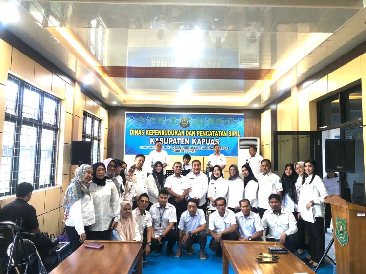 Pelepasan Kepala Bidang Disdukcapil Kapuas