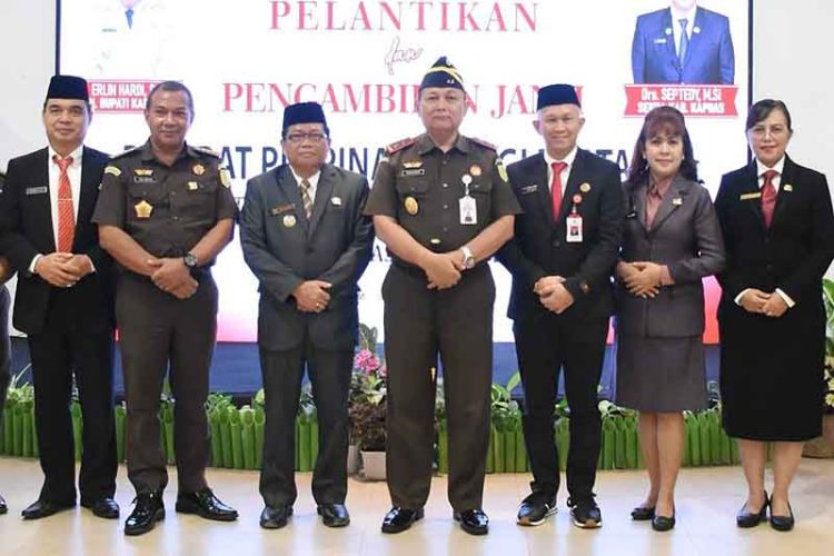 Pj Bupati Kapuas Lantik Tiga Pimpinan Tinggi Pratama