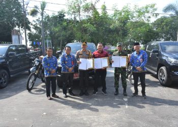 Pemkab Kapuas Serahkan Bantuan Operasional Kepada Pemkab Aparat Hukum