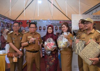 Kunjungi Expo Kapuas 2024, Pj Bupati Erlin Hardi Berkomitmen Majukan UMKM