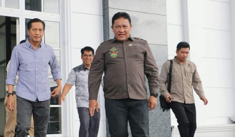 Pj. Bupati, Drs. Muhlis Lepas Rombongan Wakil Gubernur Kalteng Kembali Ke Palangkaraya
