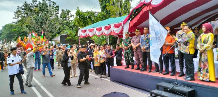 Ribuan Peserta Karnaval Meriakan Hari Jadi Kota Kuala Kapuas dan Hut Pemda Kapuas