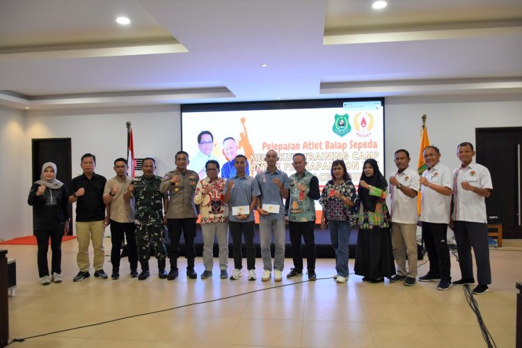 Pj Bupati Kapuas Lepas Keberangkatan Dua Atlet Balap Sepeda ikuti Training Camp Persiapan PON