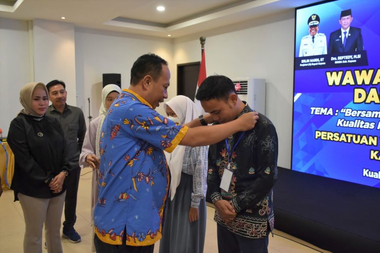 Tingkatkan Keterampilan dan Kualitas Informasi di Era Digitalisasi PWI Kapuas Buka Kegiatan Pelatihan Wawasan Jurnalistik dan Kehumasan