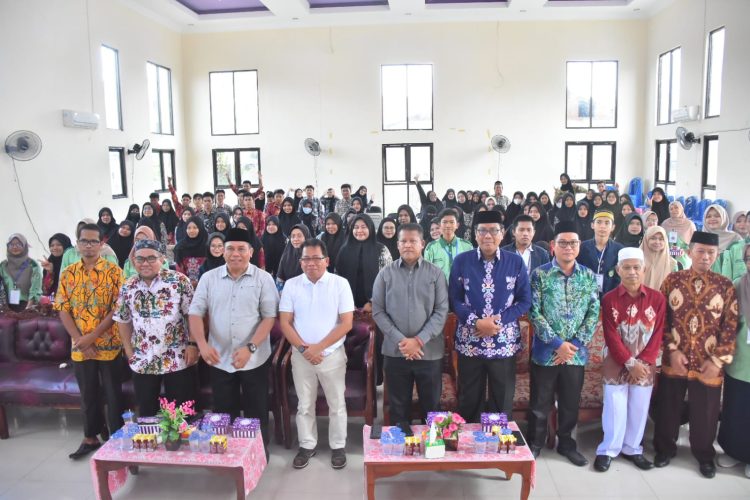 Pj Bupati Kapuas Berikan Materi Pelatihan Kepemimpinan Mahasiswa Tingkat Dasar Tema “Improve Yourself Dare To Lead”