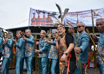 Pj Bupati Kapuas Hadiri Festival Adat Dayak Laluhan dalam Rangka Harjad Kota Kuala Kapuas ke 218