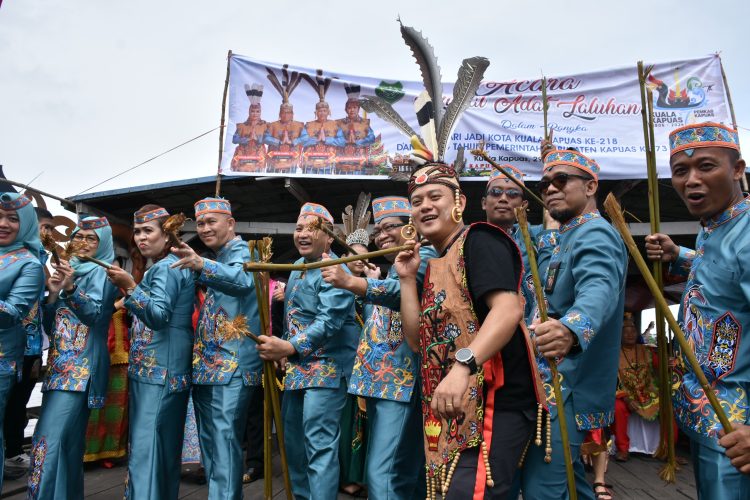 Pj Bupati Kapuas Hadiri Festival Adat Dayak Laluhan dalam Rangka Harjad Kota Kuala Kapuas ke 218