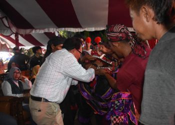 Dukung Keberagaman Seni Budaya, Pj Bupati Kapuas Saksikan Pentas Seni Kuda Lumping