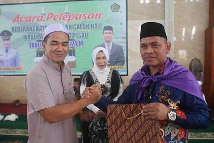 Ketua Dewan Hadiri Acara Pelepasan dan Keberangkatan CJH Kabupaten Pulang Pisau