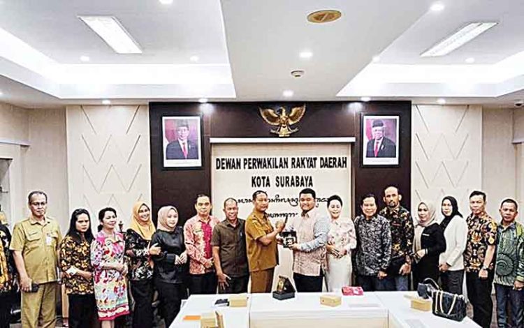 Dewan Kapuas Kunker ke Kantor DPRD Surabaya Provinsi Jawa Timur