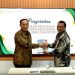 Pj Sekda Barut Serahkan Laporan Keuangan Pemerintah Daerah TA 2023 Kepada BPK RI Kalimantan Tengah