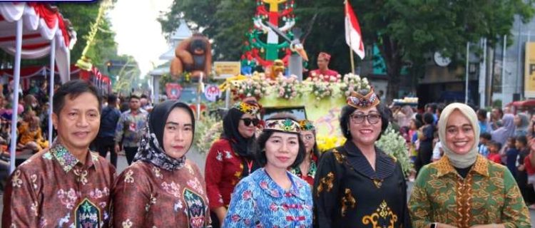 Pj Bupati Barut dan Ketua Dekranas Hadiri HUT Dewan Kerajinan Nasional ke 44 di Kota Solo