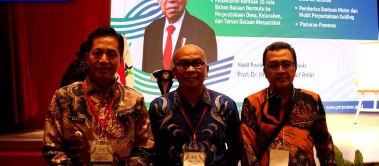 Wakil Presiden Republik Indonesia Serahkan Mobil Perpustakaan Kepada Pemkab Barut