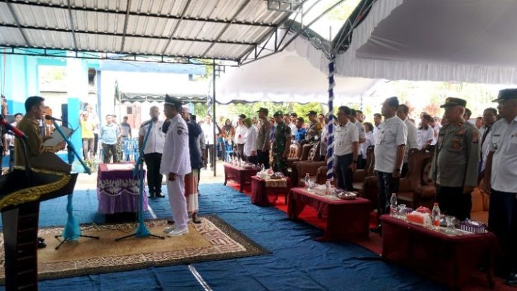 Pj Bupati Barut Lantik dan Ambil Sumpah Janji Kades PAW Bintang Ninggi II