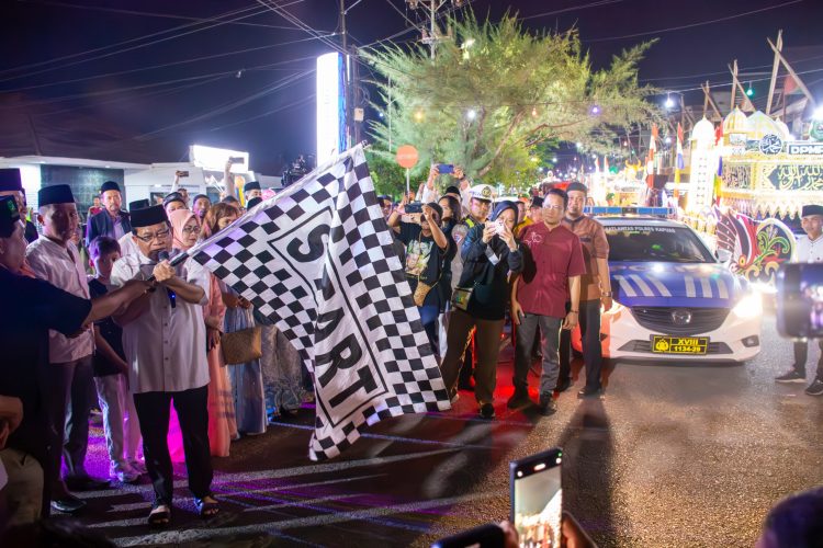 Pj Bupati Kapuas Lepas Pawai Gema Takbir Hari Raya Idul Adha 1445 Hijria