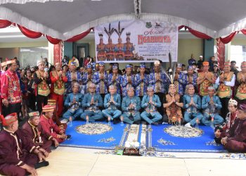 Ritual Adat Bali Ngarunya Jadi Rangkaian Adat di Peringatan HUT Kapuas dan HUT Pemkab Kapuas