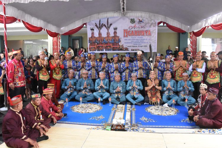 Ritual Adat Bali Ngarunya Jadi Rangkaian Adat di Peringatan HUT Kapuas dan HUT Pemkab Kapuas