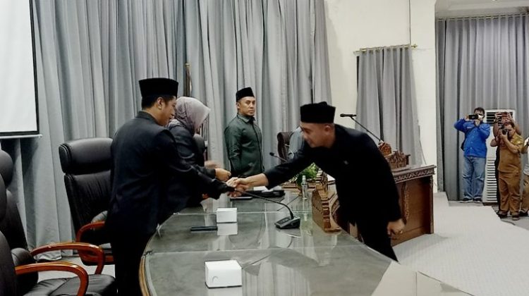 Fraksi Partai Gerindra Sampaikan Lima Saran Terhadap Raperda Sampah