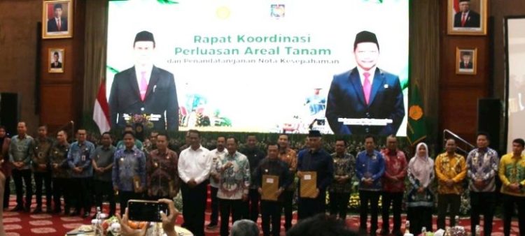Pj Bupati Barut Hadiri Rakor PAT dan Penandatangan Nota Kesepahaman MoU antara Kemendagri dengan Kementan 