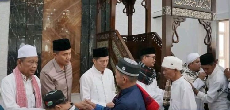 Pj Bupati Barut Laksanakan Sholat Idul Adha di Masjid Islamic Center