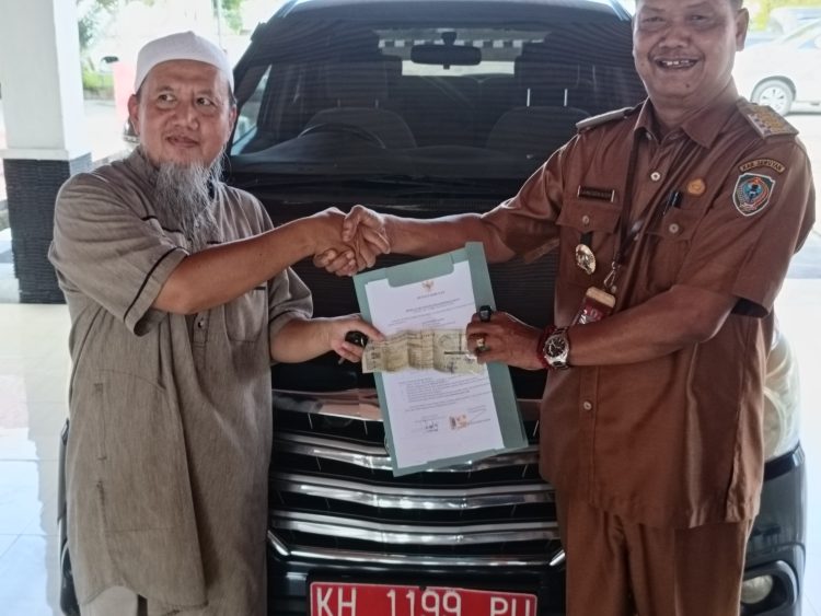 Pemda Seruyan Serahkan Mobil Operasional Dukung Kegiatan Muhammadiyah dan NU