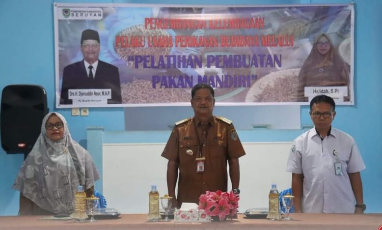 Dinas Perikanan Seruyan Gelar Pelatihan Buat Pakan Ikan Guna Tekan Biaya Produksi
