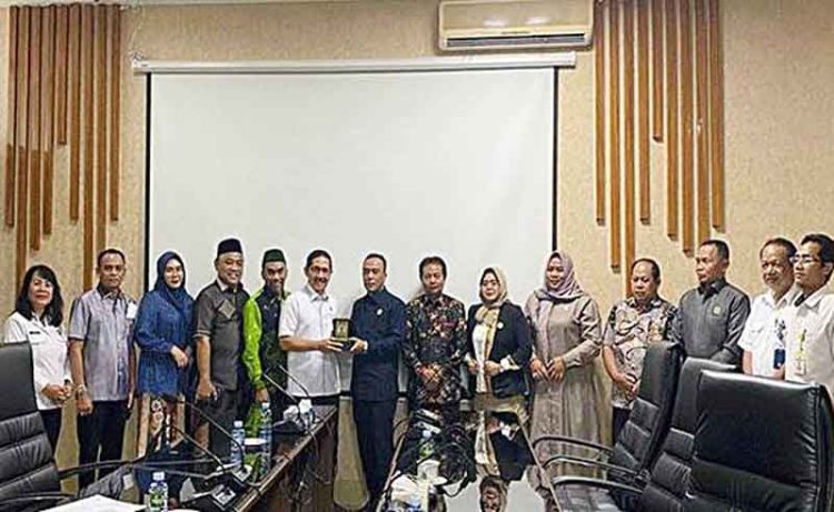 Pansus I DPRD Kapuas Kunker Ke Komisi III DPRD Provinsi Kalsel Gali Raperda Bangunan Gedung