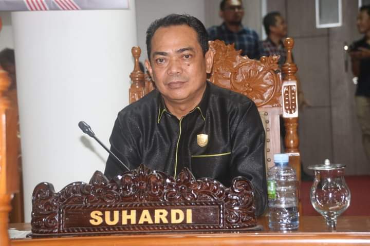 194 Masyarakat Kurang Mampu Terima Bantuan Aspirasi Sambungan Listrik Gratis dari Dewan