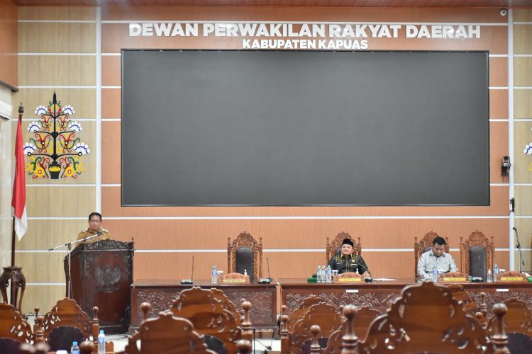 Pj Bupati Sampaikan Jawaban Kepala Daerah Pada Rapat Paripurna