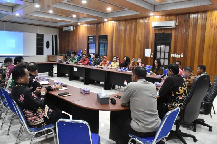 Sekda Kapuas Pimpin Rapat Pembentukan Panitia HUT RI Ke-79 Tahun 2024 Kabupaten Kapuas