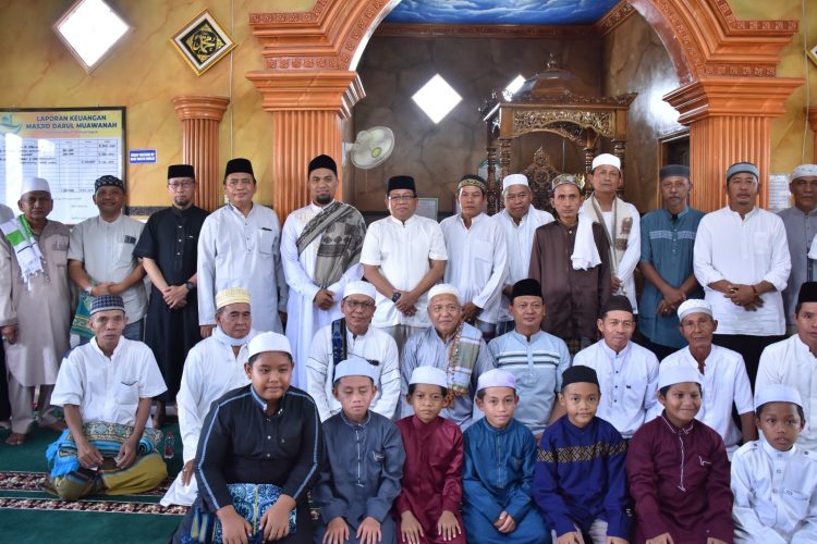 Pj Bupati Kapuas Lakukan Silaturahmi Dengan Masyarakat Setelah Sholat Jum’at