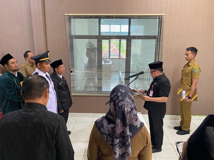 Pj Bupati Kapuas Lantik dan Pengambilan Sumpah Dua ASN Dalam Jabatan Manajerial Dilingkup Pemkab Kapuas