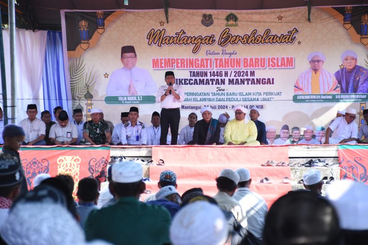 Pj Bupati Kapuas Hadiri Mantangai Bersholawat Dalam Rangka Tahun Baru Islam 1446 H