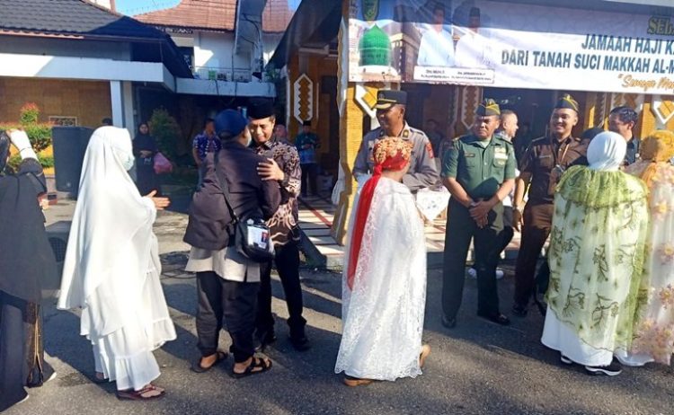 Pj Bupati Barut Sambut Kedatangan Jamaah Haji Barito Utara