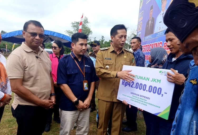 74 Ribu Ekor Bibit Ikan di Restoking di Perairan Umum DAM Trinsing