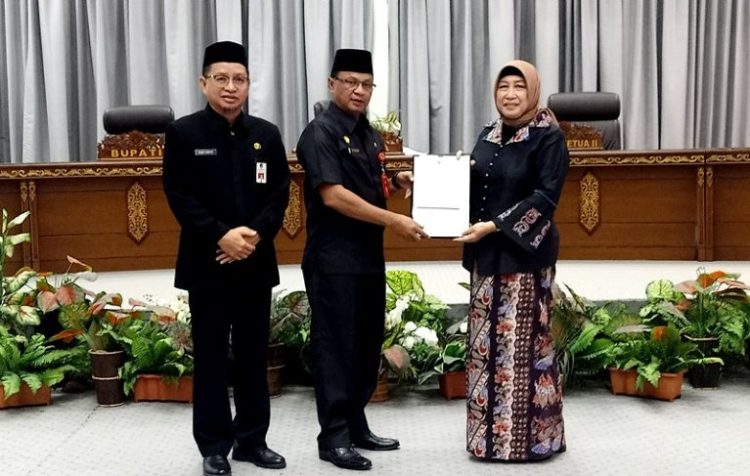 Pemkab Sampaikan Jawaban terhadap Pandangan Umum Fraksi DPRD