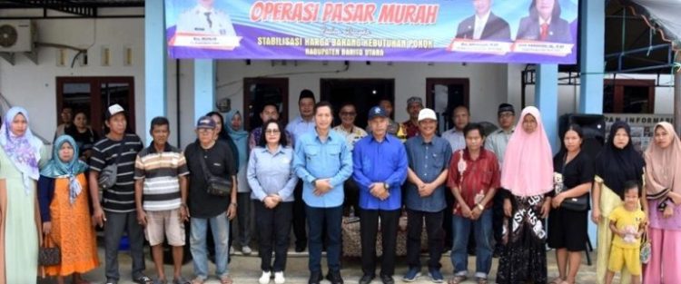 Drs Muhlis Tinjau Operasi Pasar Murah di Kantor Desa Sikui