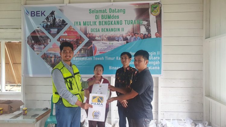 Bantu Masyarakat, PT. PAMA Bagikan Paket Sembako di Desa Benangin II