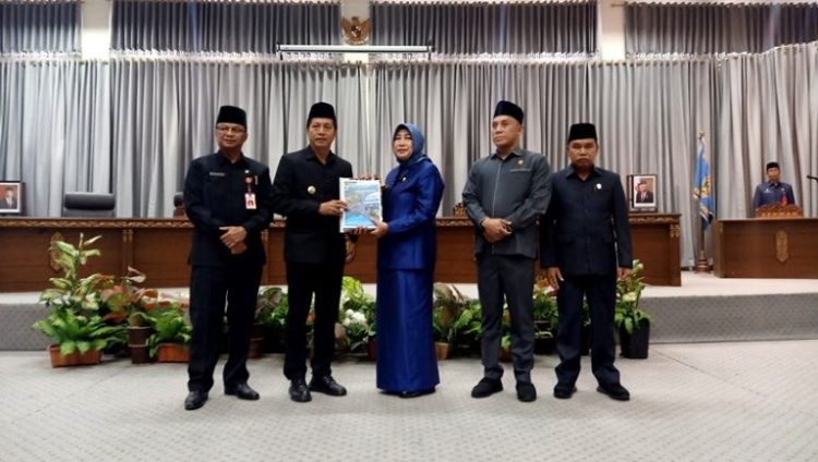 Pj Bupati Barut Sampaikan Rancangan APBD Perubahan TA 2024 pada Rapat Paripurna I DPRD