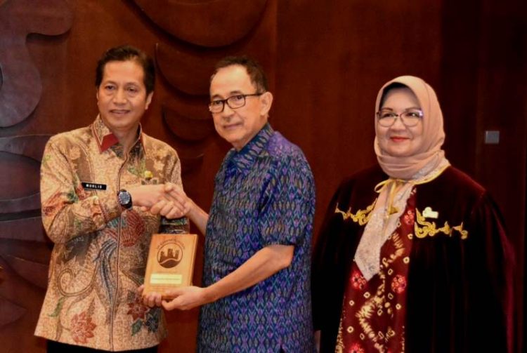 Penghargaan yang diterima merupakan wujud konsistensi dalam membangun daerah