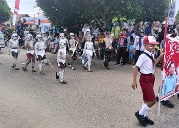 Ribuan Peserta Dengan Kostum Unik Meriahkan Pawai Karnaval di Seruyan