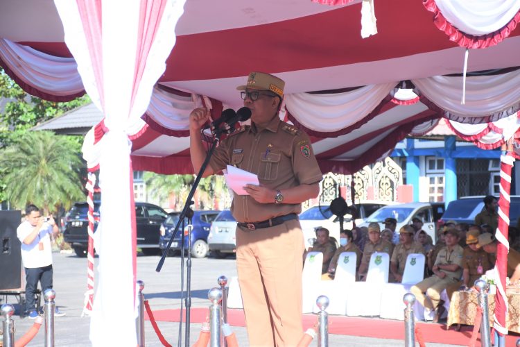 Pemkab Kapuas Gelar Apel Gabungan, Pj Bupati Kapuas Sampaikan Jaga Netralisasi ASN