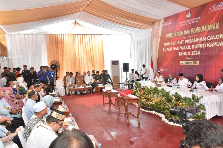 Sekda Kapuas Hadiri Kegiatan Pengundian dan Pengumuman Nomor Urut Paslon Bupati dan Wakil Bupati Kapuas Tahun 2024