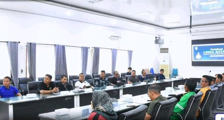 Dinas Kominfosandi Gelar Rapat Sosialisasi Layanan Jaringan Internet di Desa Barut 