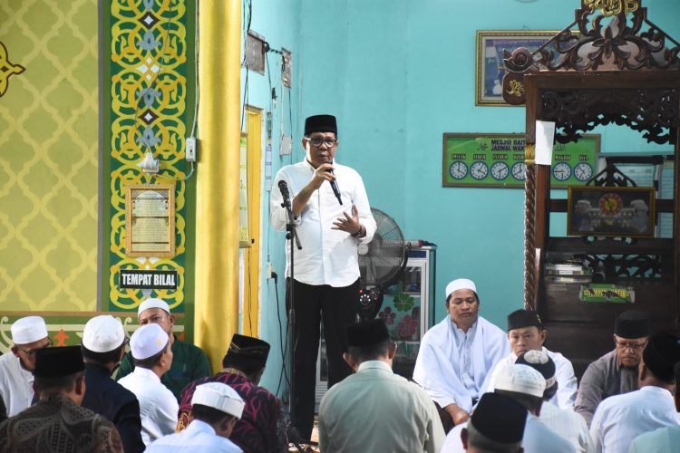 Bersilaturahmi Ke Masjid Baiturrahim Pj Bupati Kapuas Ajak Masyarakat Menjaga Persatuan dan Kesatuan